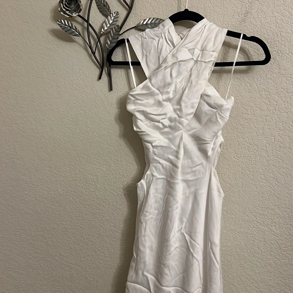 Bardot Wyn Satin Halter Dress in orchid white - Picture 7 of 16